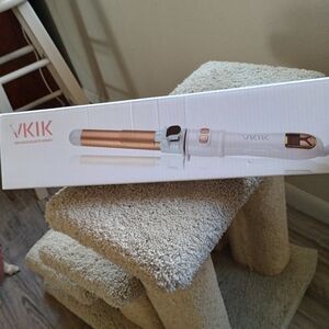 White and Gold Curling Iron